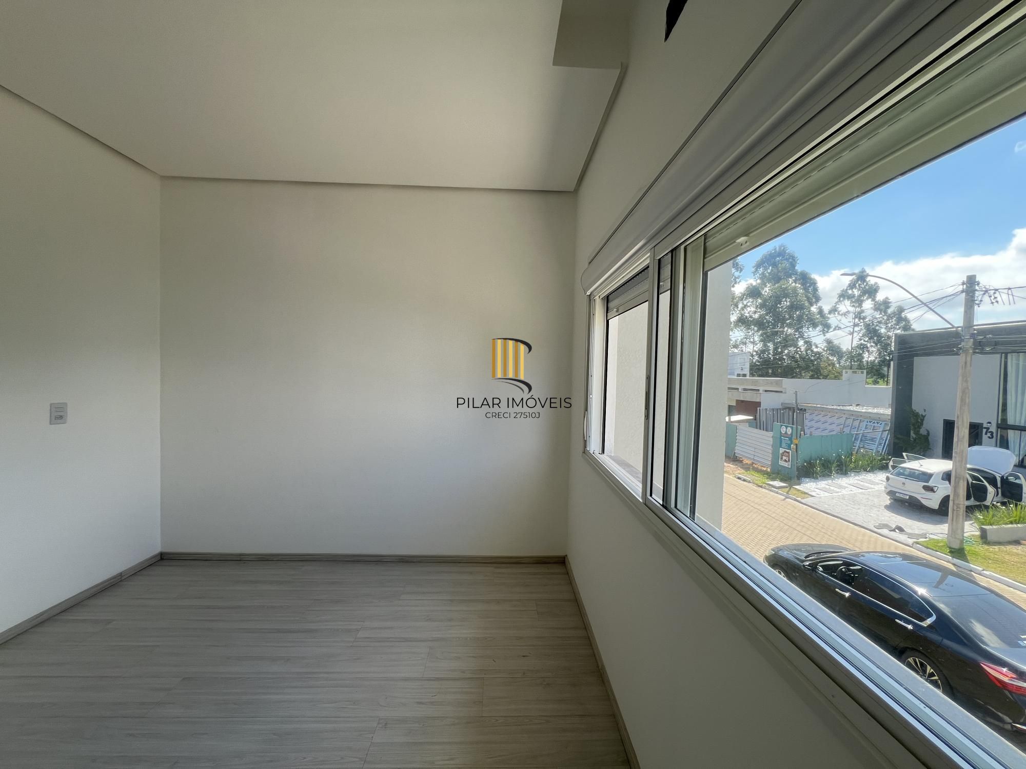 Sobrado 138m², 3 Quartos, Suíte e 3 Vagas em Condomínio Fechado
