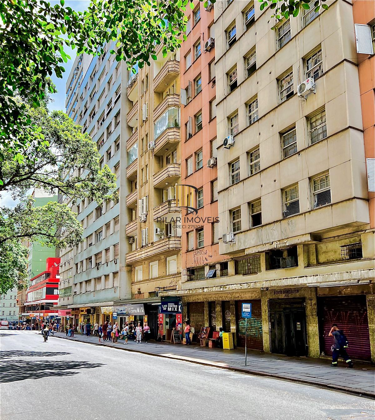 Apartamento 107m² com Suíte e Sacada na Av. Salgado Filho