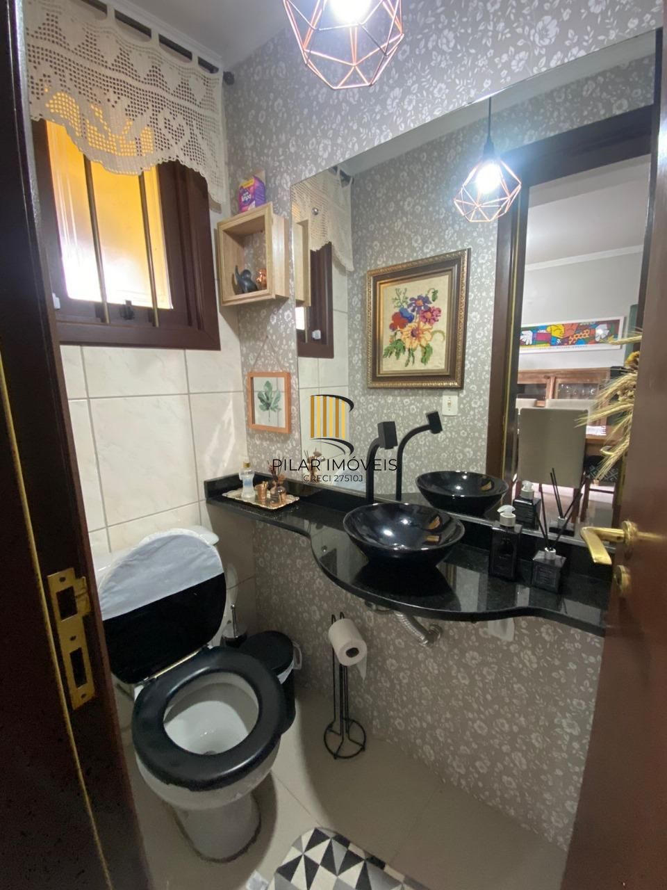 Casa à Venda em Sarandi - 3 Dormitórios, 1 Suíte, 2 vagas