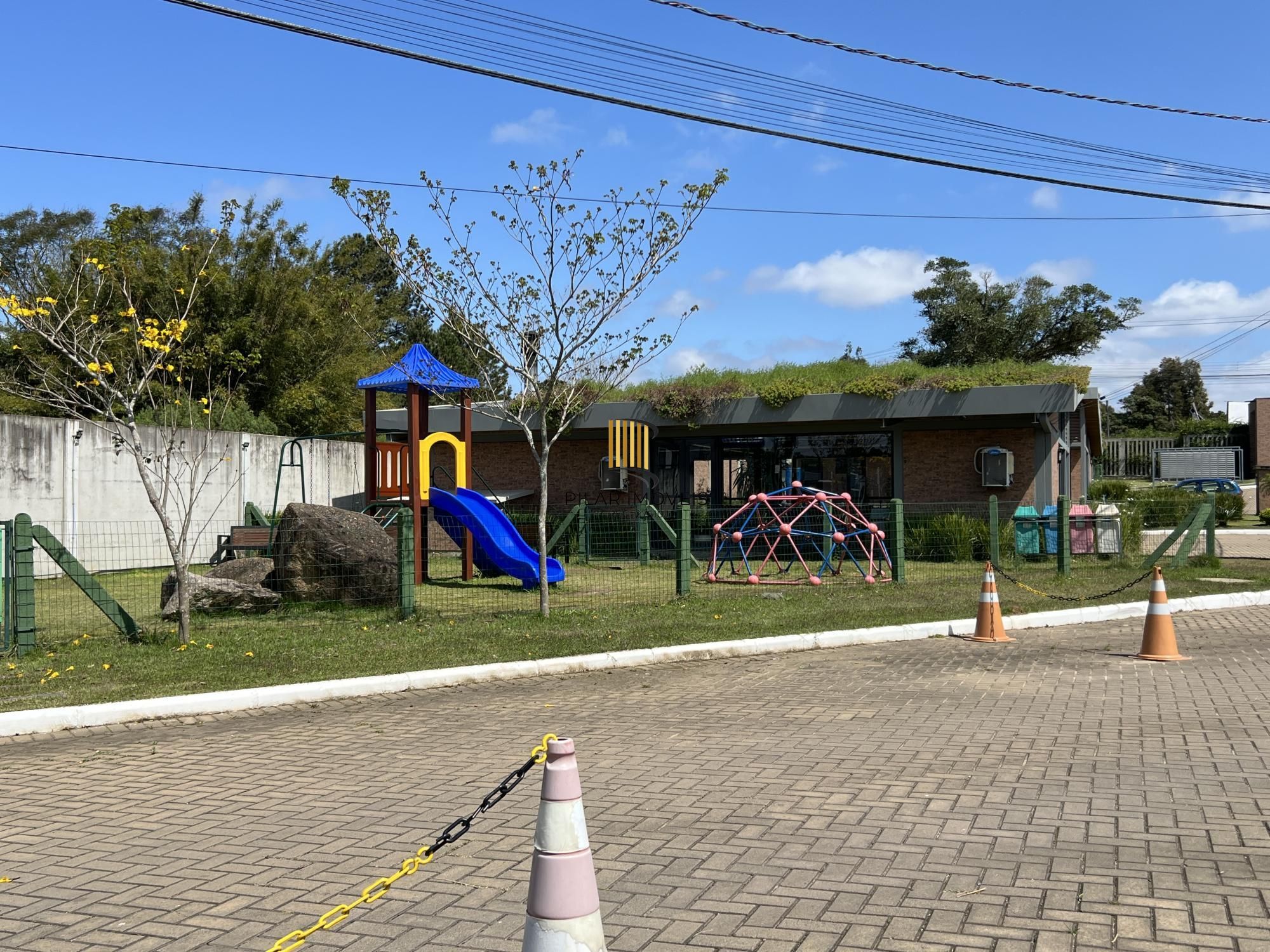 Sobrado 138m², 3 Quartos, Suíte e 3 Vagas em Condomínio Fechado