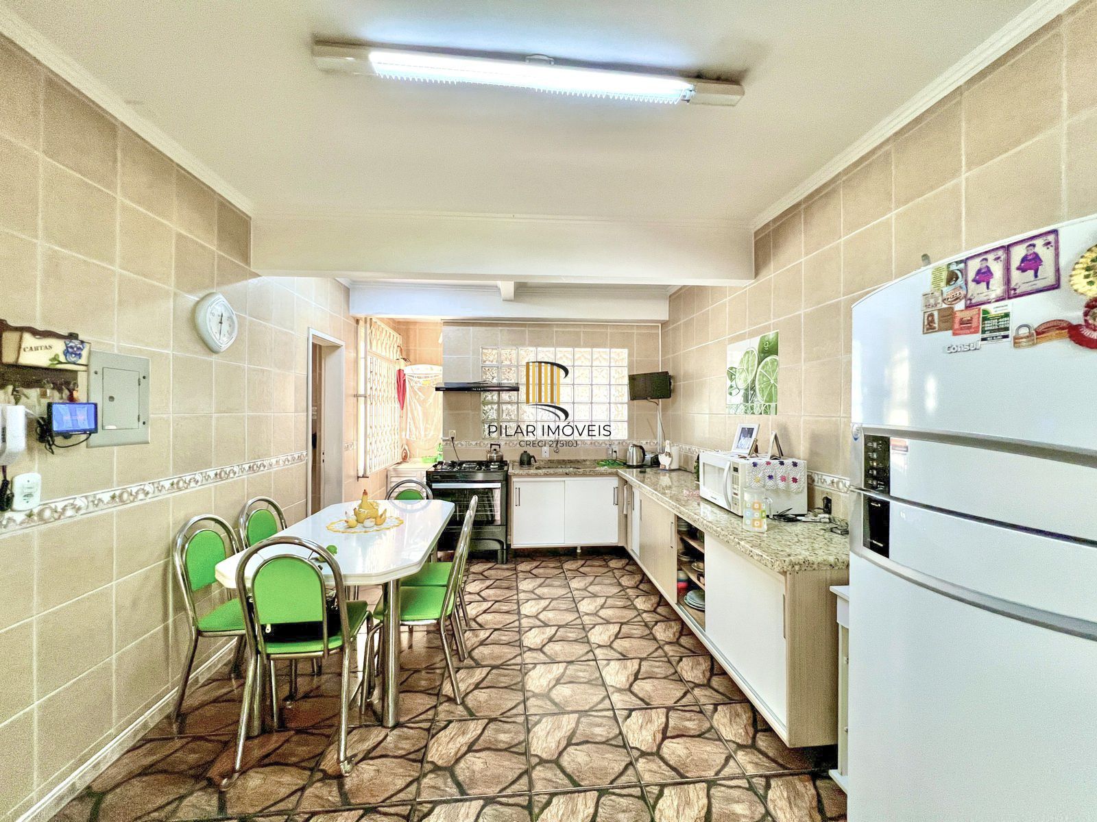 Apartamento 107m² com Suíte e Sacada na Av. Salgado Filho