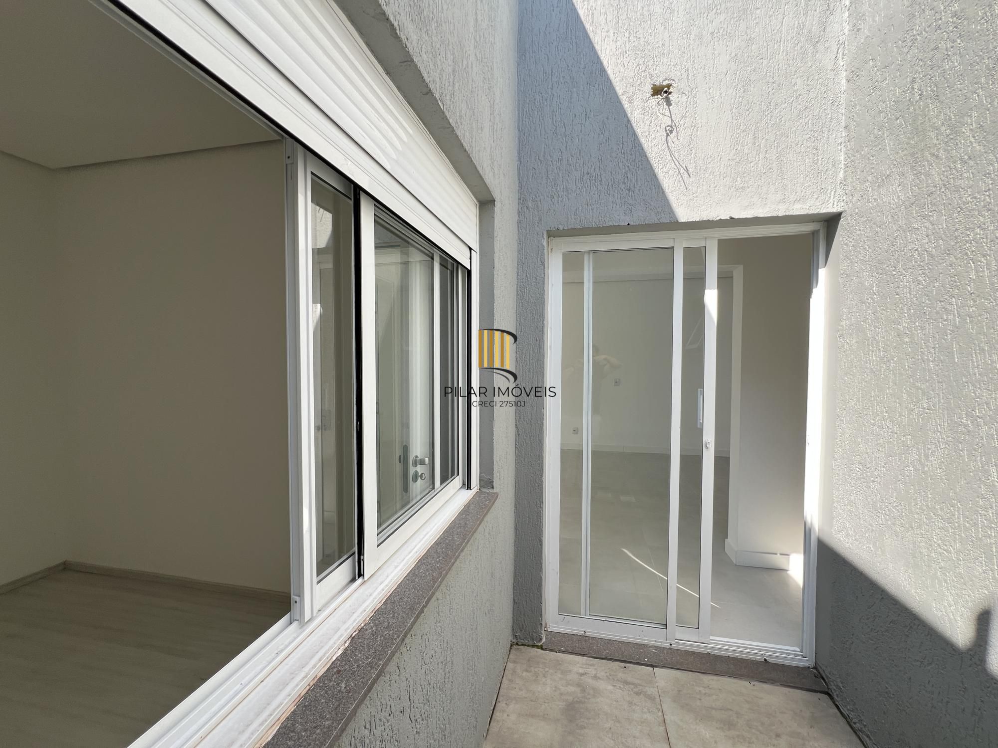 Sobrado 138m², 3 Quartos, Suíte e 3 Vagas em Condomínio Fechado