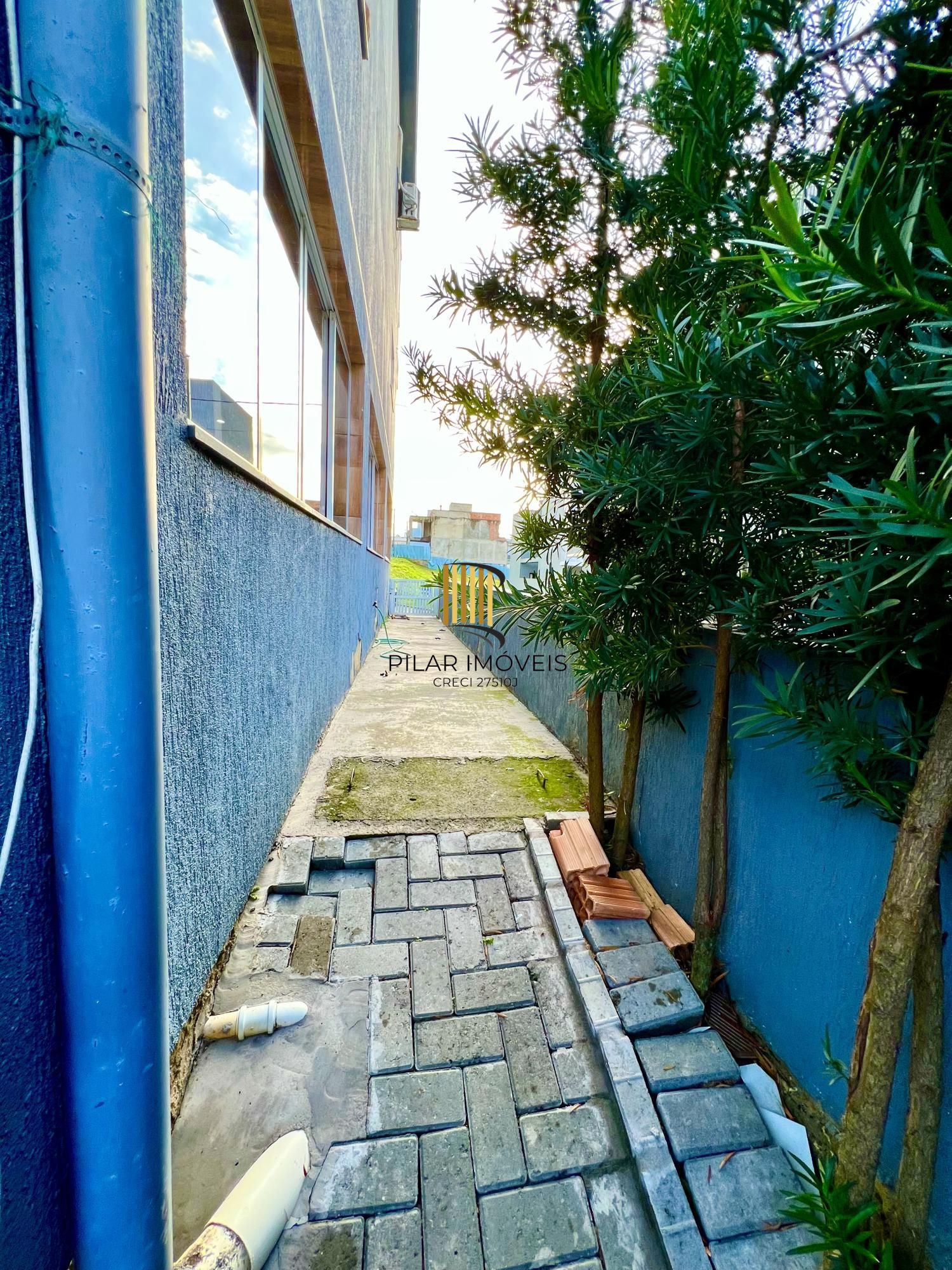 Casa 3 dormitórios com 2 vagas condomínio fechado e lazer completo