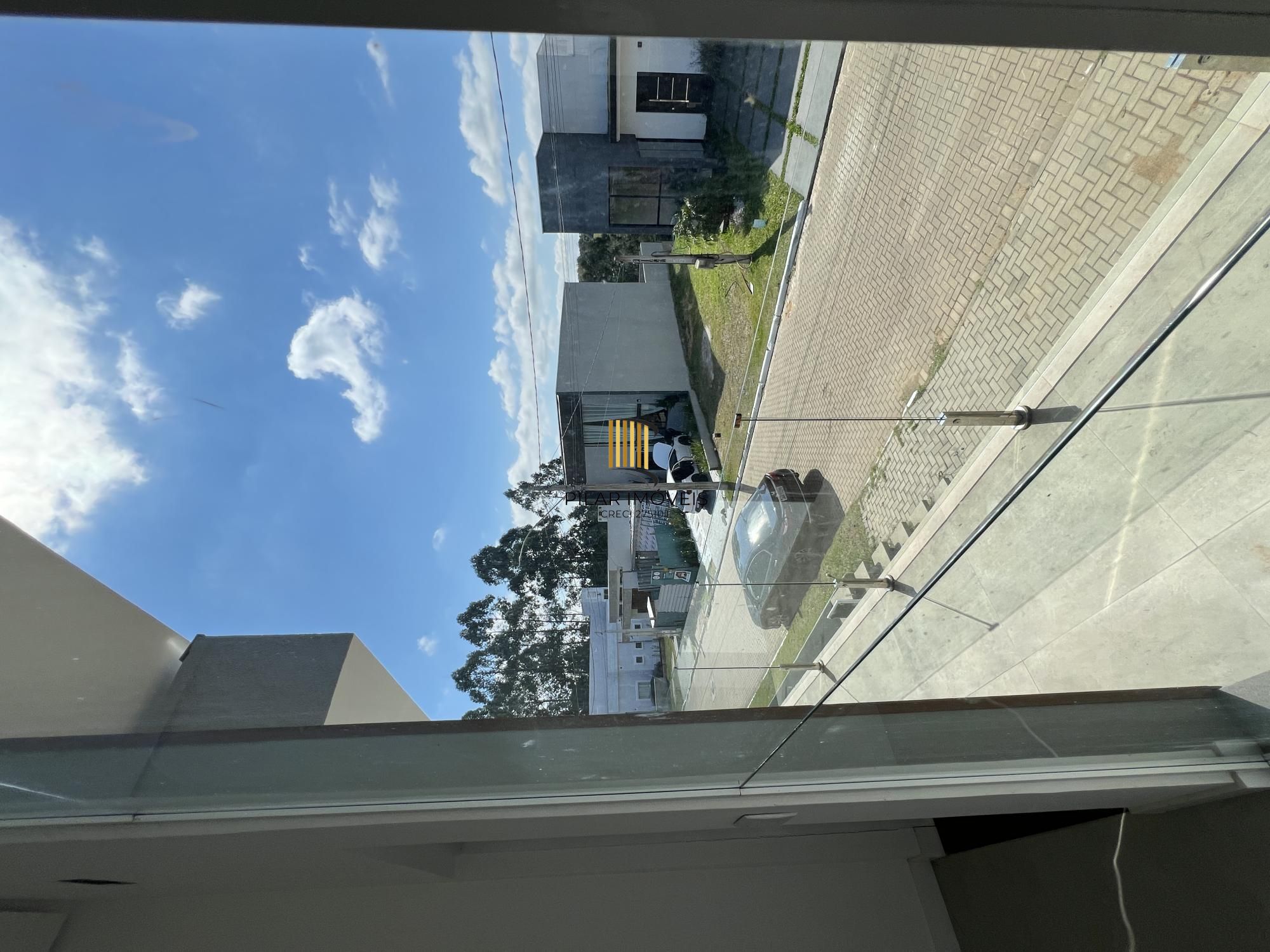 Sobrado 138m², 3 Quartos, Suíte e 3 Vagas em Condomínio Fechado