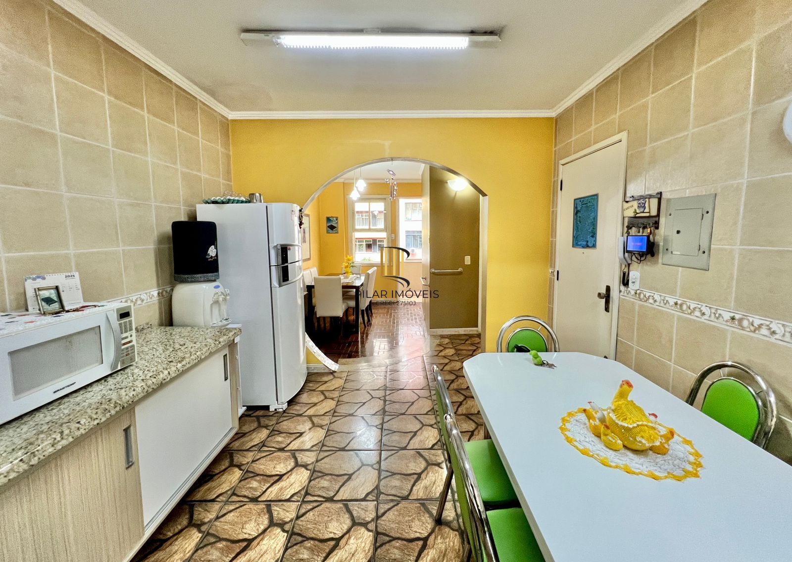 Apartamento 107m² com Suíte e Sacada na Av. Salgado Filho