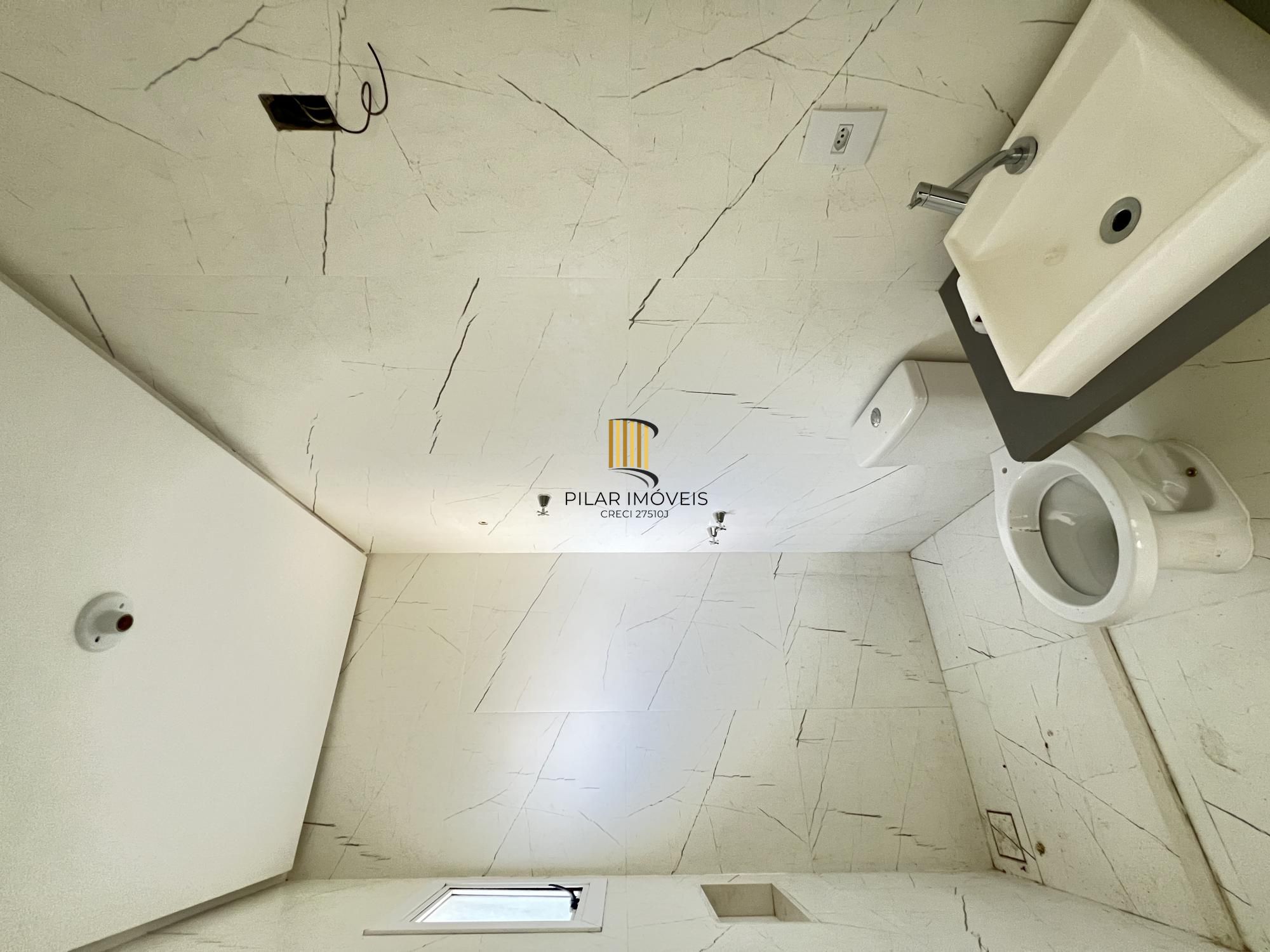 Sobrado 138m², 3 Quartos, Suíte e 3 Vagas em Condomínio Fechado