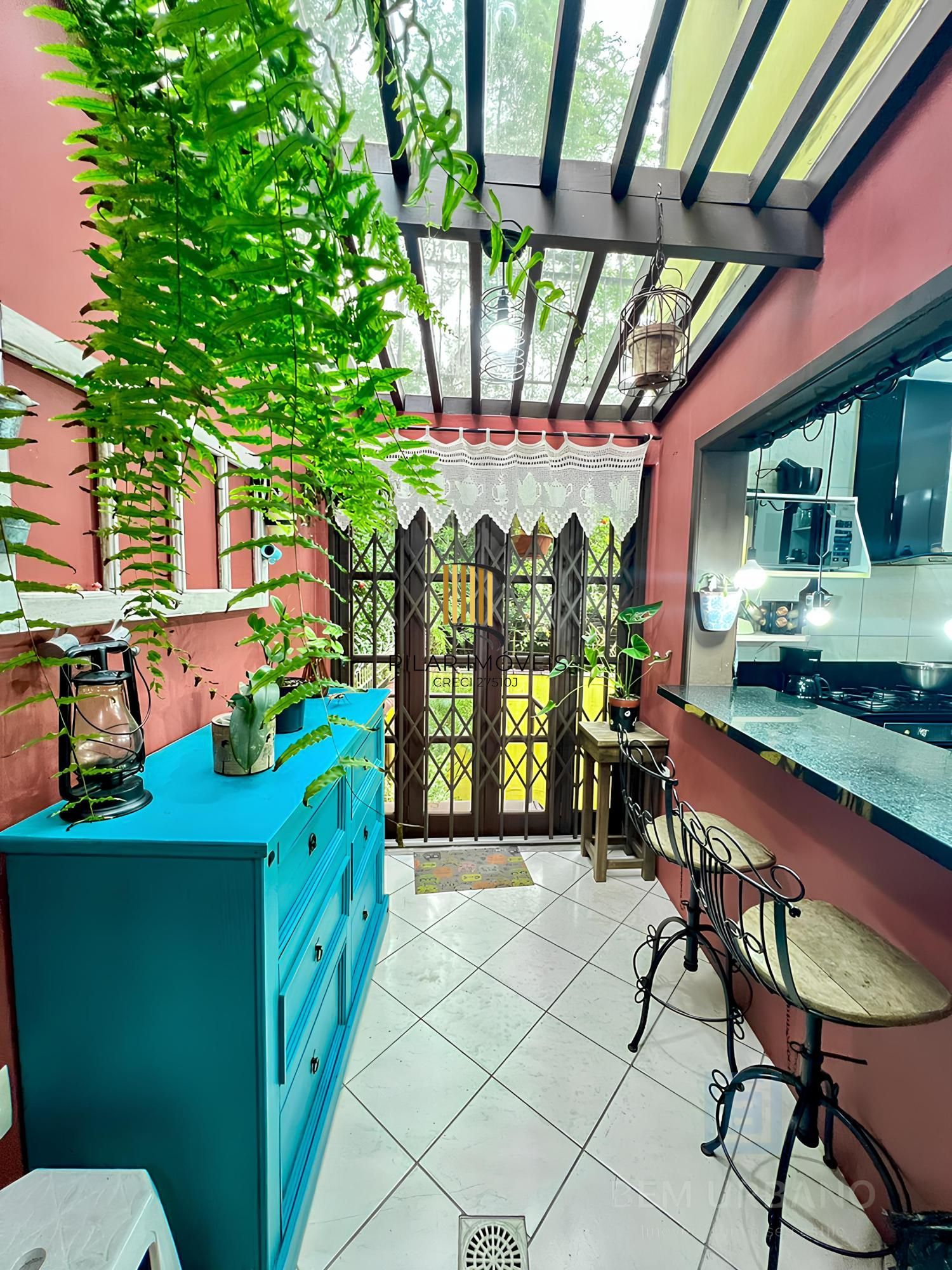 Casa à Venda em Sarandi - 3 Dormitórios, 1 Suíte, 2 vagas