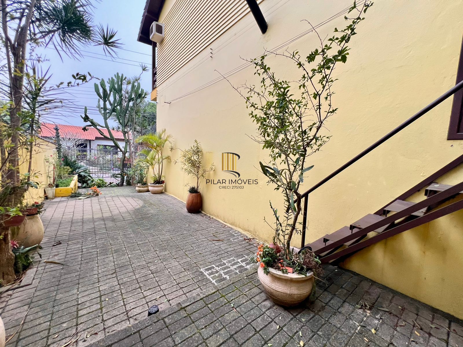 Casa à Venda em Sarandi - 3 Dormitórios, 1 Suíte, 2 vagas