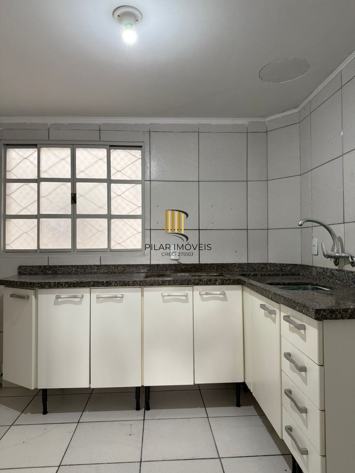 Apartamento 2 dormitórios, 75m², vista livre e vaga coberta