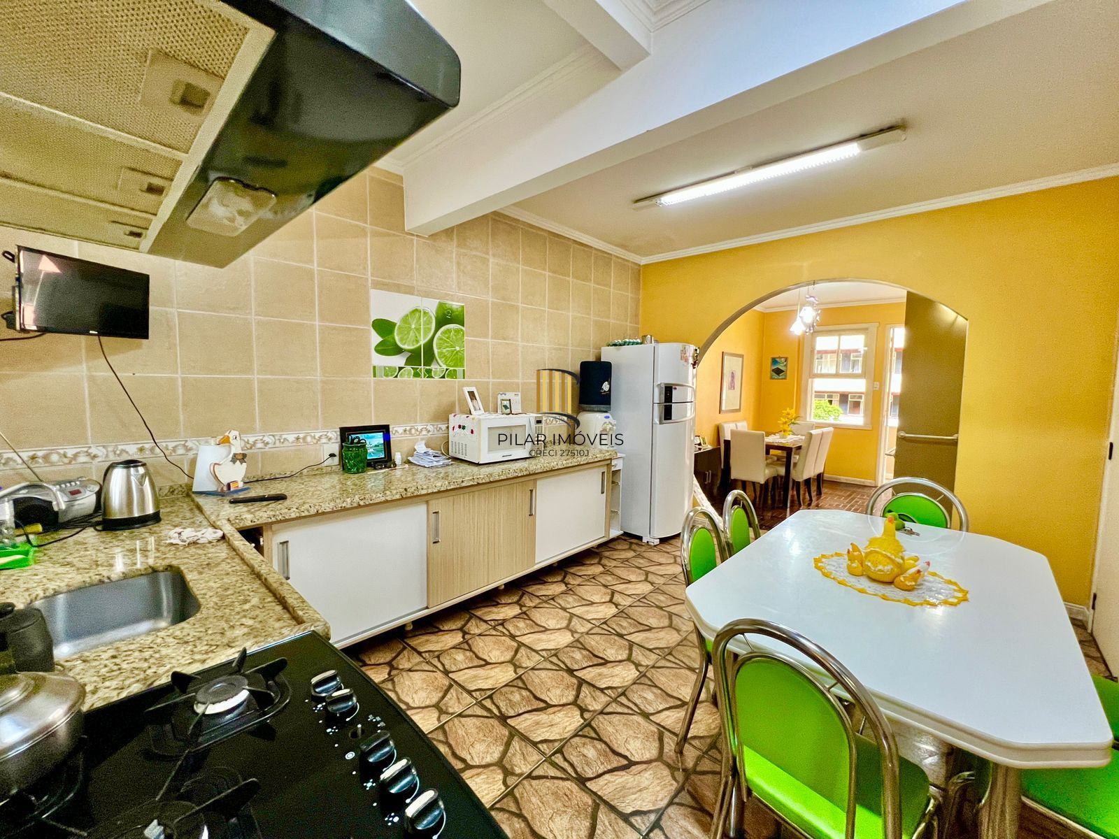 Apartamento 107m² com Suíte e Sacada na Av. Salgado Filho