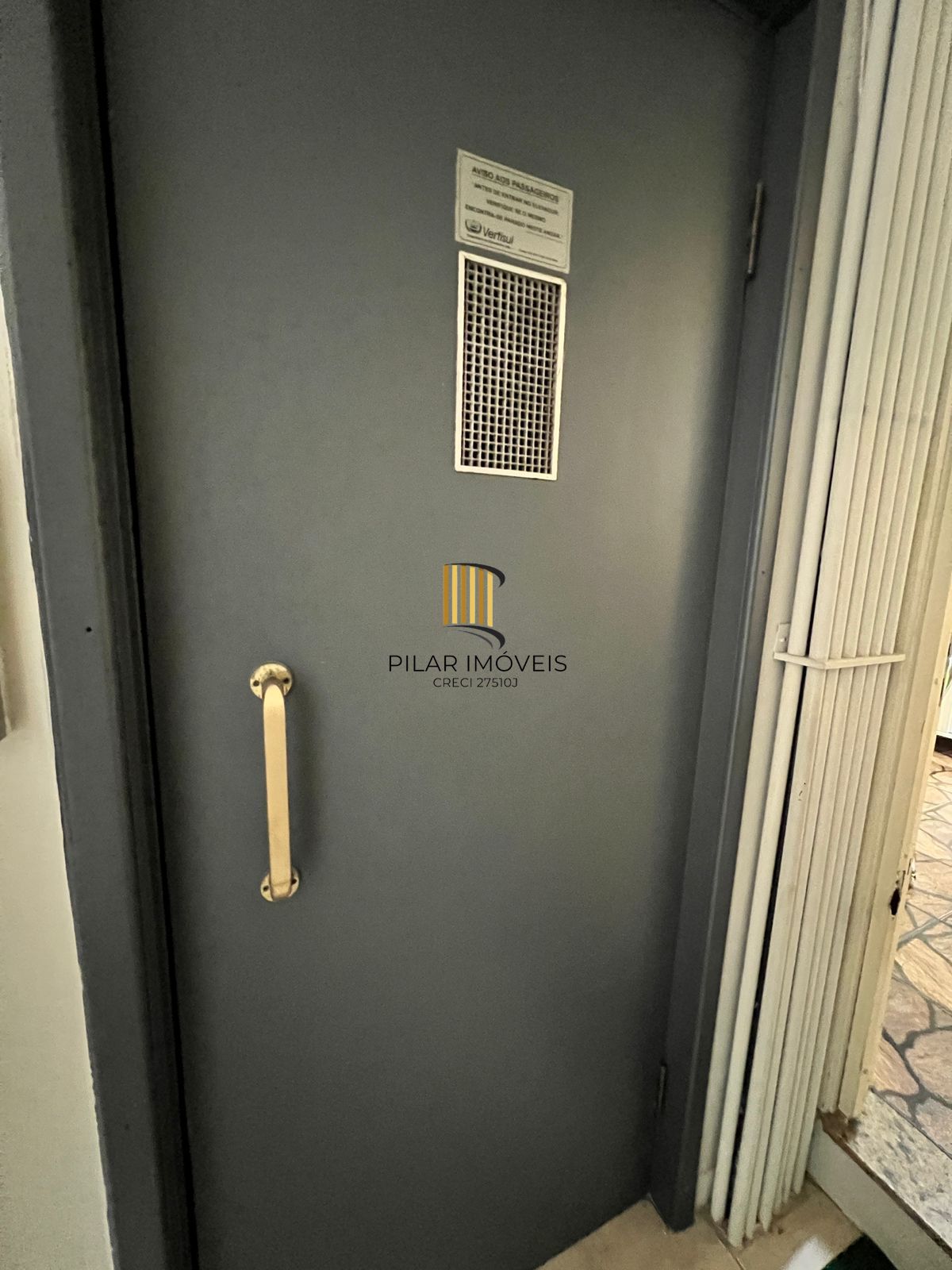 Apartamento 107m² com Suíte e Sacada na Av. Salgado Filho