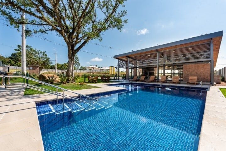 Sobrado 138m², 3 Quartos, Suíte e 3 Vagas em Condomínio Fechado