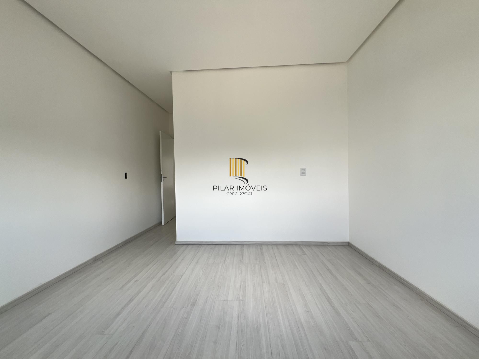 Sobrado 138m², 3 Quartos, Suíte e 3 Vagas em Condomínio Fechado