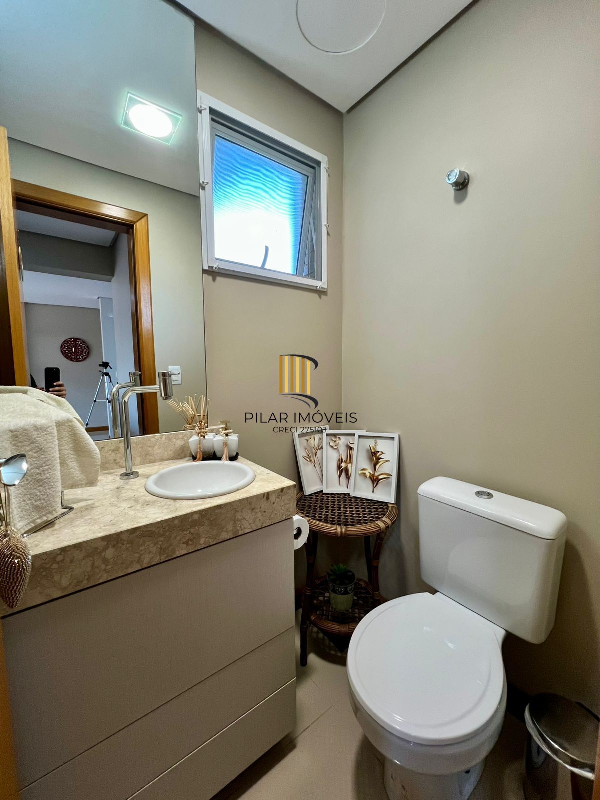 Apartamento 3 Dormitórios com Suíte e 2 Vagas na Tristeza, próximo ao barra shopping