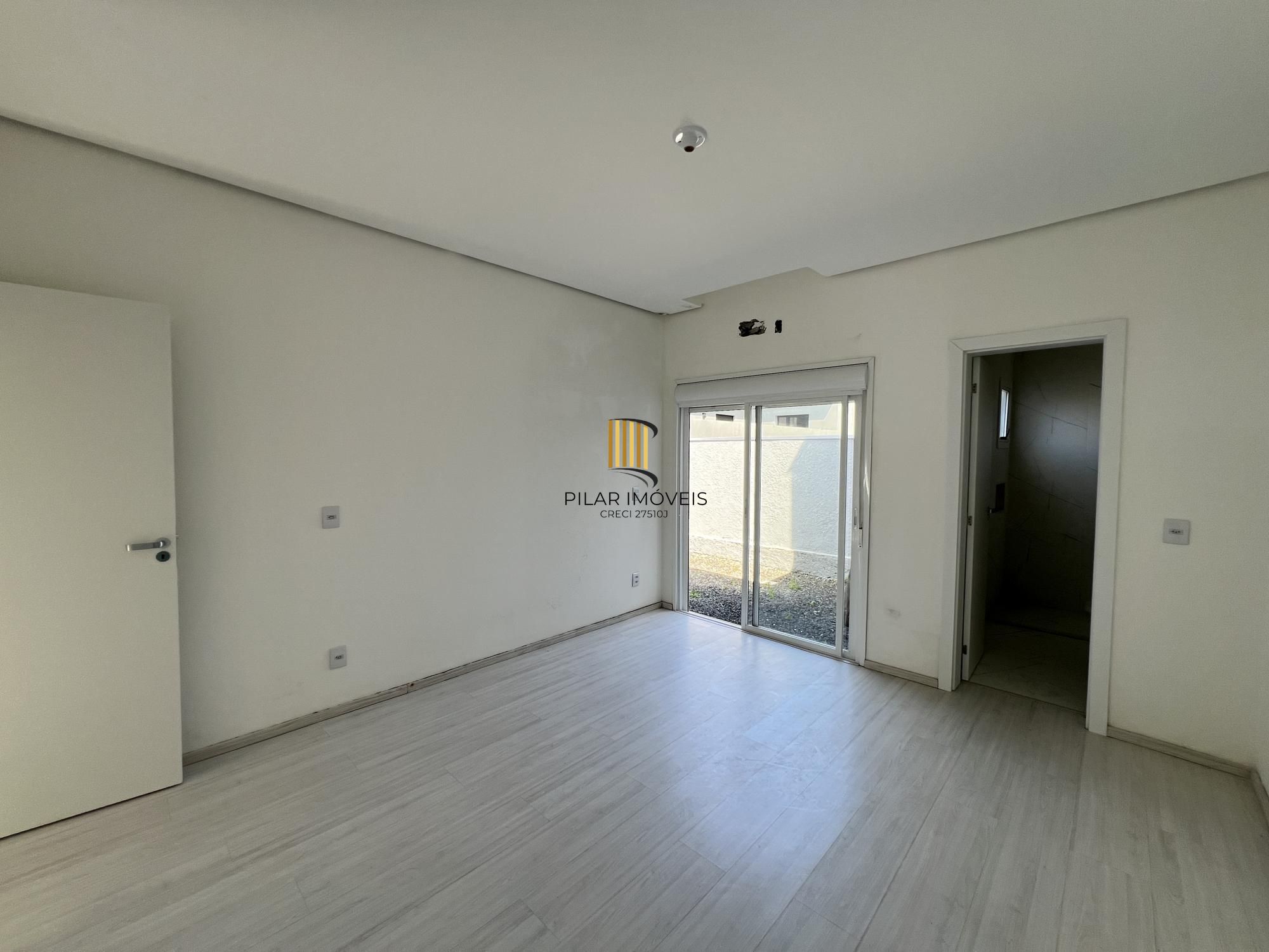 Sobrado 138m², 3 Quartos, Suíte e 3 Vagas em Condomínio Fechado