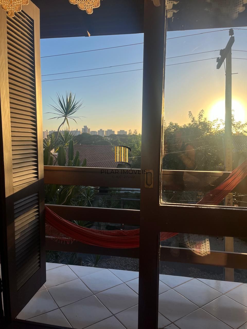 Casa à Venda em Sarandi - 3 Dormitórios, 1 Suíte, 2 vagas