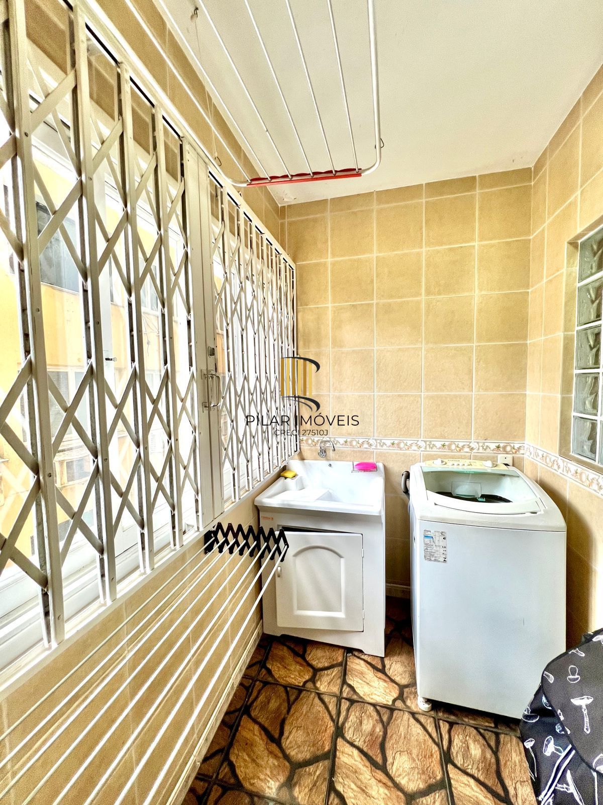 Apartamento 107m² com Suíte e Sacada na Av. Salgado Filho