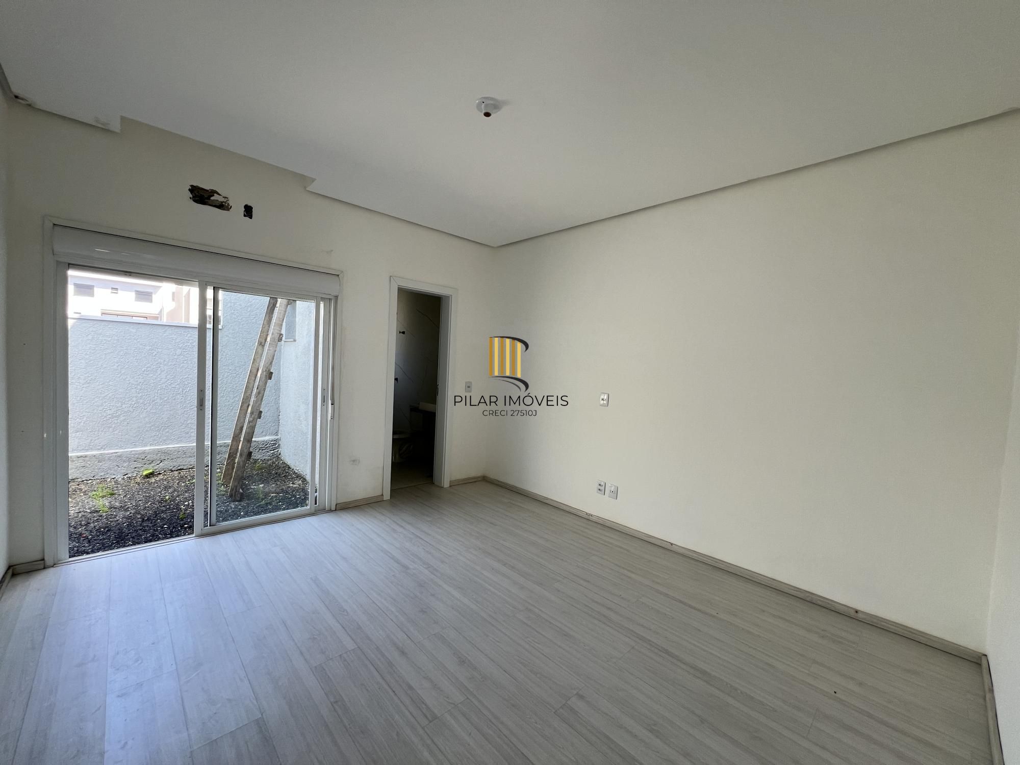 Sobrado 138m², 3 Quartos, Suíte e 3 Vagas em Condomínio Fechado