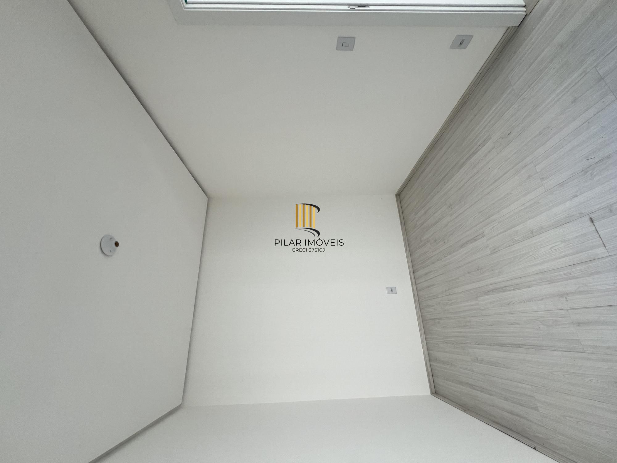 Sobrado 138m², 3 Quartos, Suíte e 3 Vagas em Condomínio Fechado