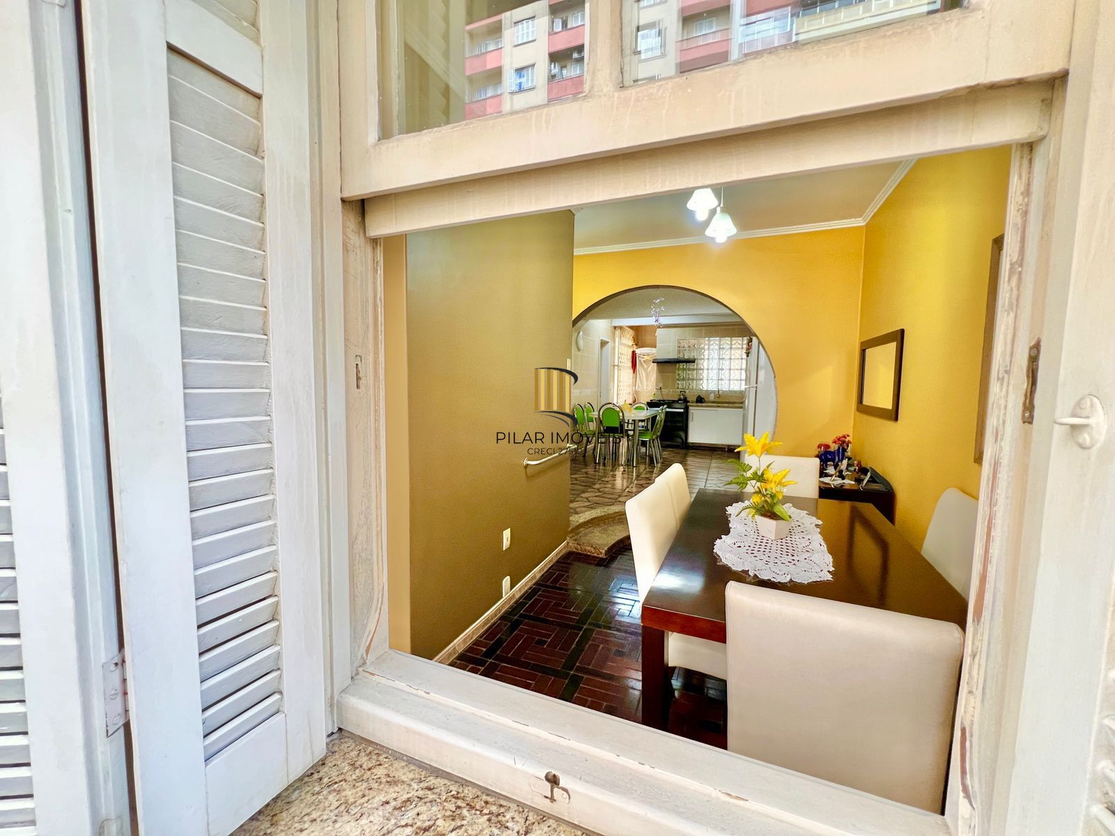 Apartamento 107m² com Suíte e Sacada na Av. Salgado Filho