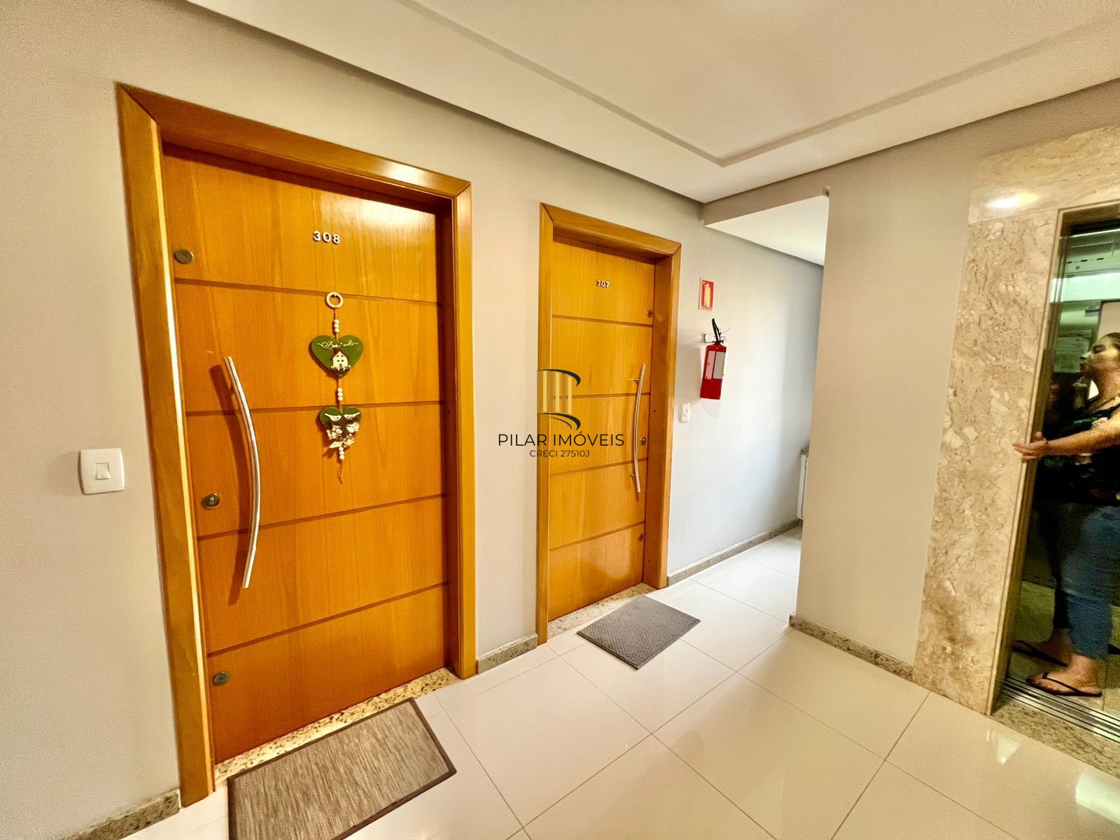 Apartamento 3 Dormitórios com Suíte e 2 Vagas na Tristeza, próximo ao barra shopping