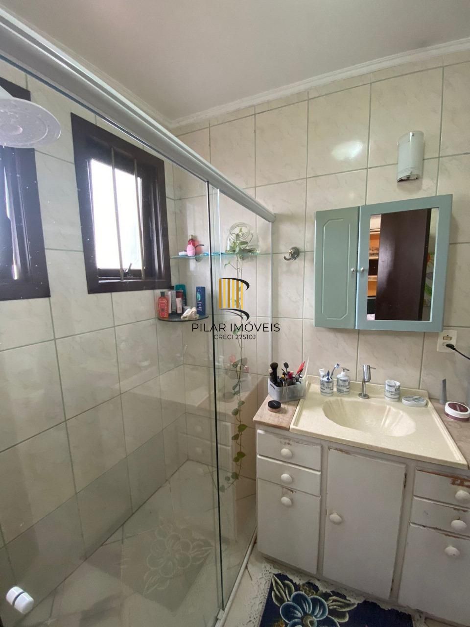 Casa à Venda em Sarandi - 3 Dormitórios, 1 Suíte, 2 vagas