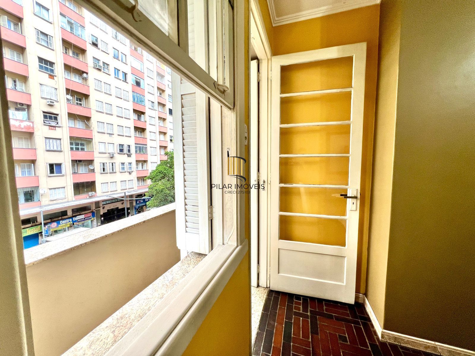 Apartamento 107m² com Suíte e Sacada na Av. Salgado Filho