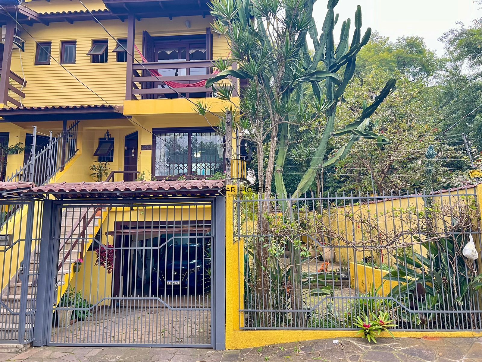 Casa à Venda em Sarandi - 3 Dormitórios, 1 Suíte, 2 vagas