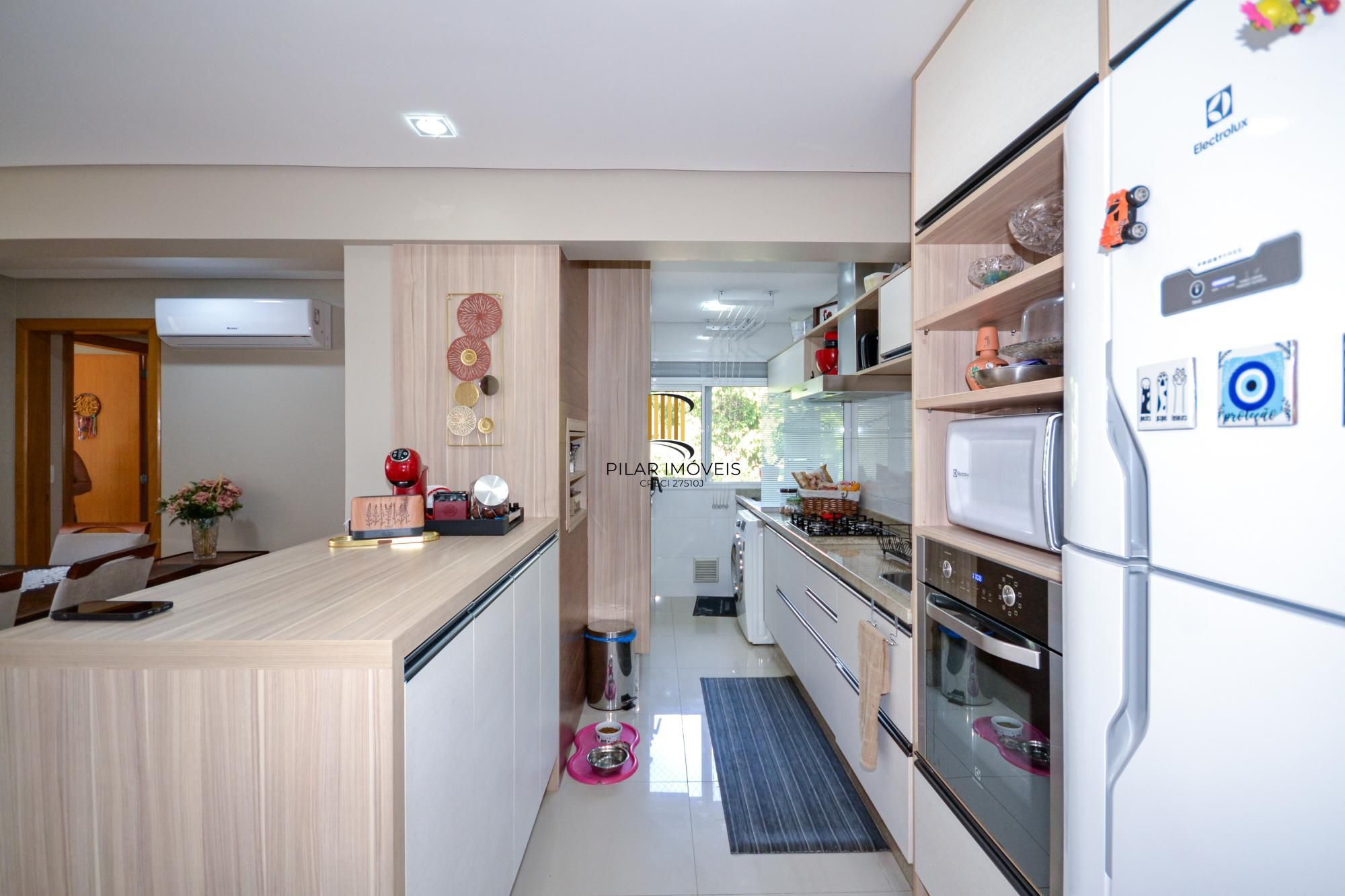 Apartamento 3 Dormitórios com Suíte e 2 Vagas na Tristeza, próximo ao barra shopping