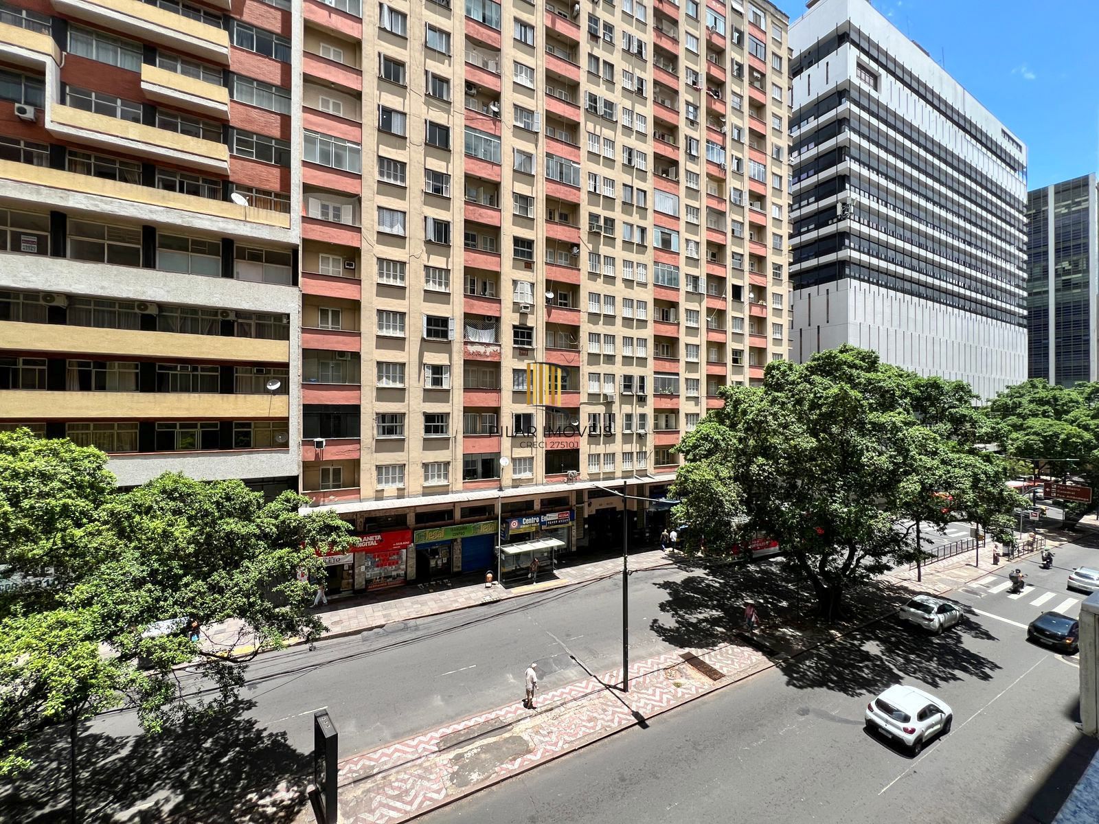 Apartamento 107m² com Suíte e Sacada na Av. Salgado Filho