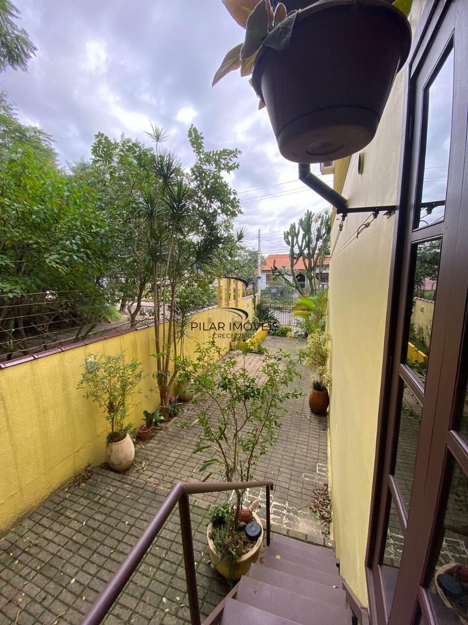 Casa à Venda em Sarandi - 3 Dormitórios, 1 Suíte, 2 vagas