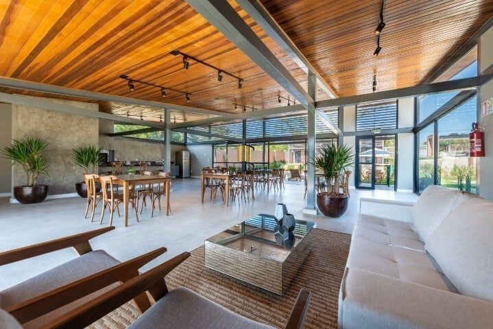 Sobrado 138m², 3 Quartos, Suíte e 3 Vagas em Condomínio Fechado