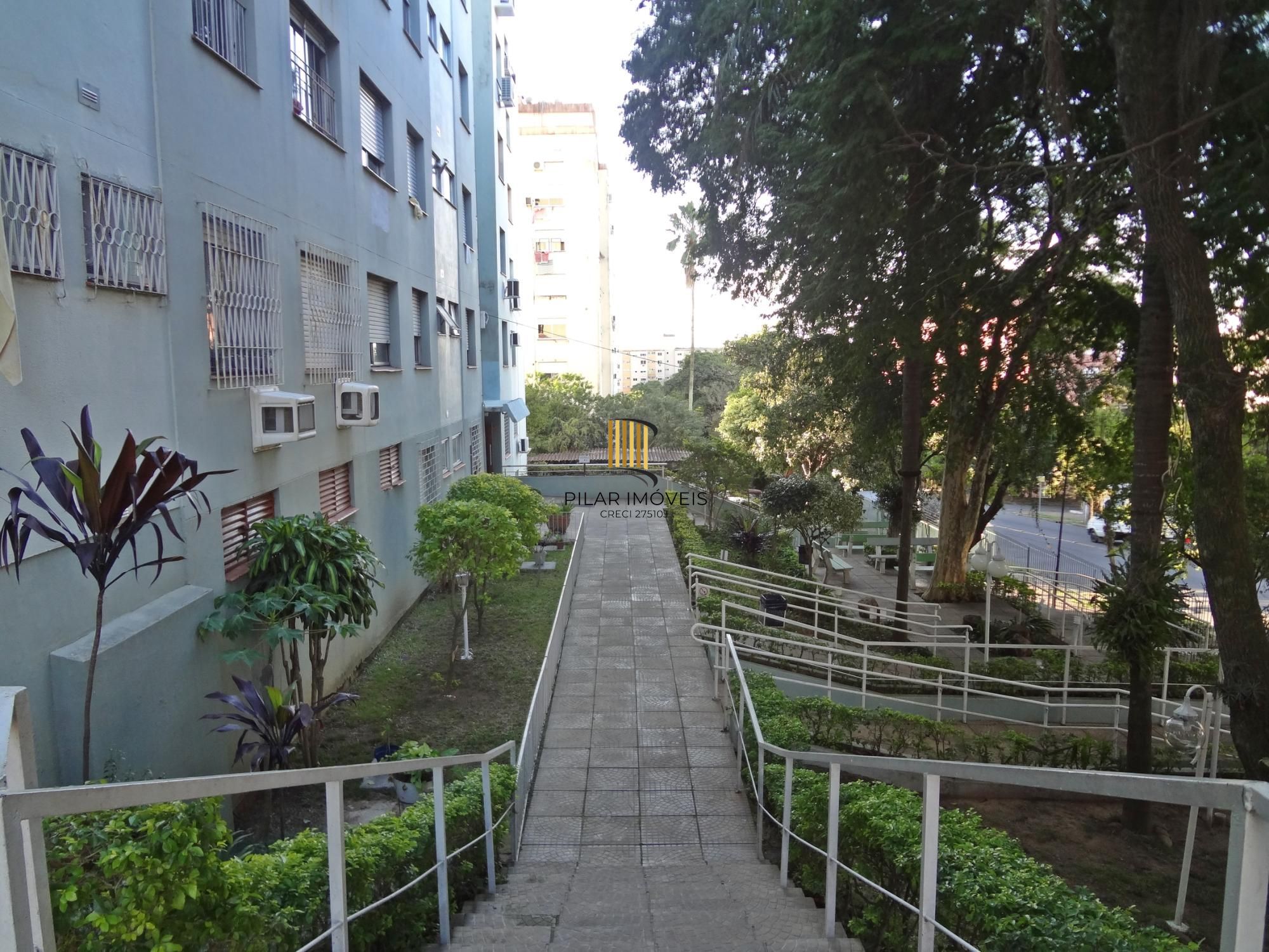 Oportunidade em Porto Alegre: Apartamento com 2 Dormitórios, 1 Vaga no J Sabará