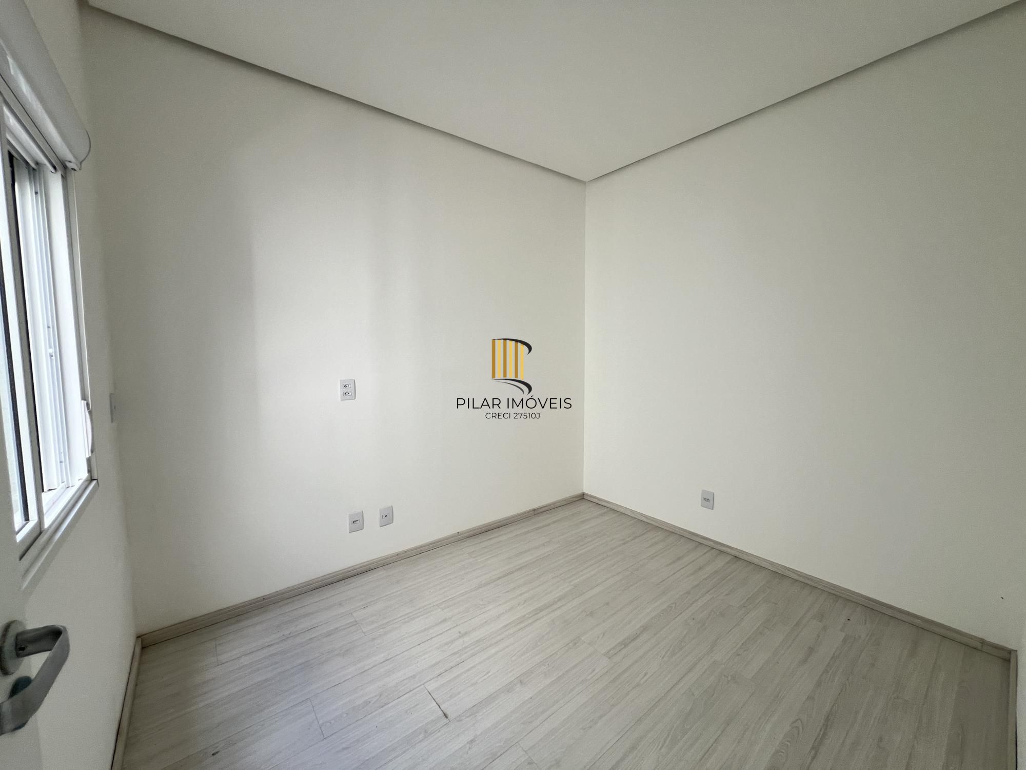 Sobrado 138m², 3 Quartos, Suíte e 3 Vagas em Condomínio Fechado
