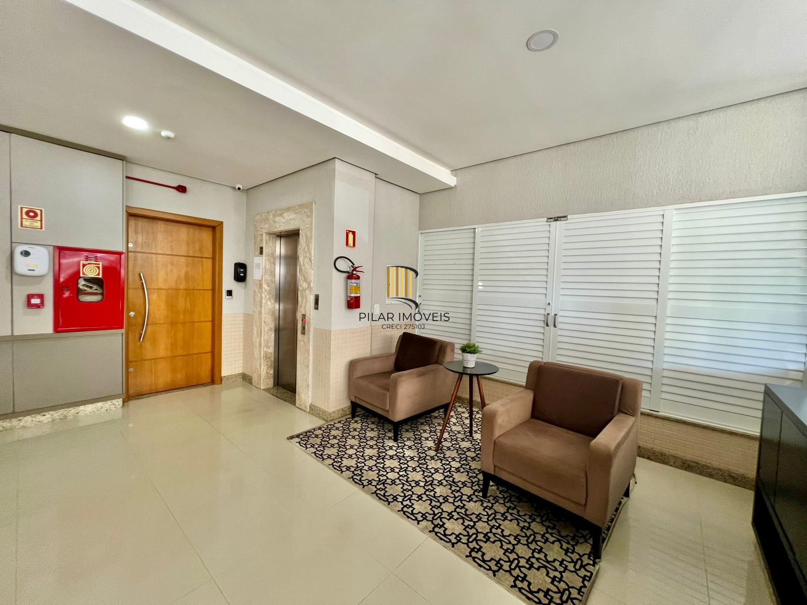 Apartamento 3 Dormitórios com Suíte e 2 Vagas na Tristeza, próximo ao barra shopping