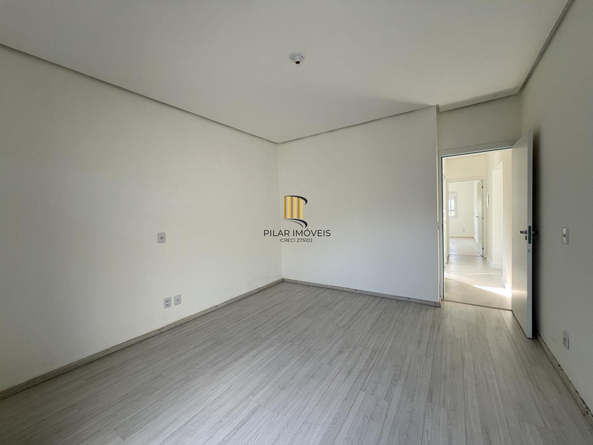 Sobrado 138m², 3 Quartos, Suíte e 3 Vagas em Condomínio Fechado