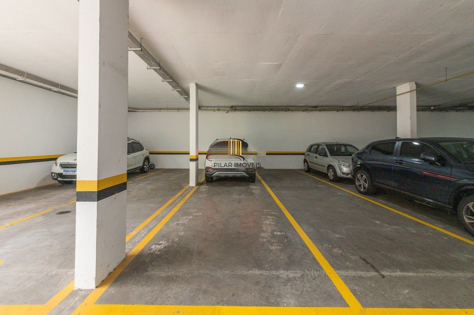 Yellow residence Apartamento de 2 Dormitórios Semimobiliado com 2 Vagas Próximo a Pucrs