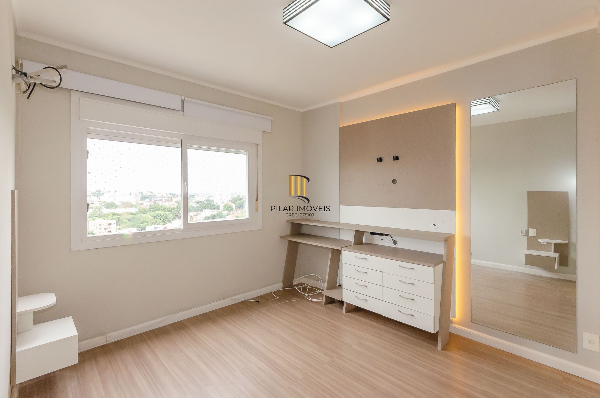 Icon Residencial Apartamento último andar de 2 dormitórios com Suíte Semi mobiliado