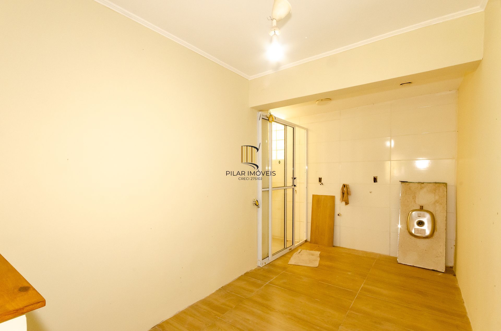 Edifício Dom Fernando Apartamento com 2 dormitórios com pátio e vaga de garagem no Partenon