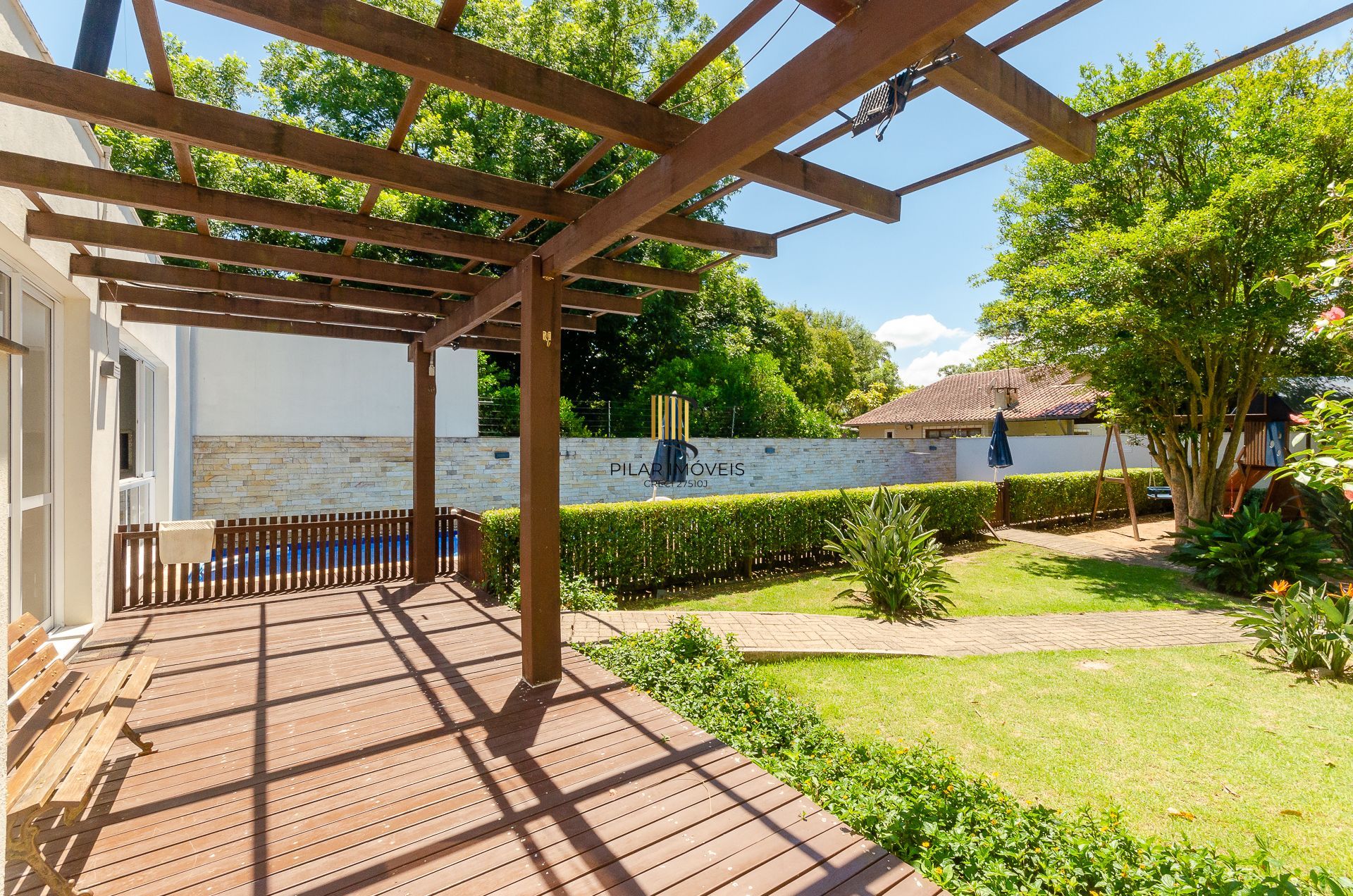 Casa de Condomínio em Porto Alegre, RS - Casa com 3 Suítes Plenas