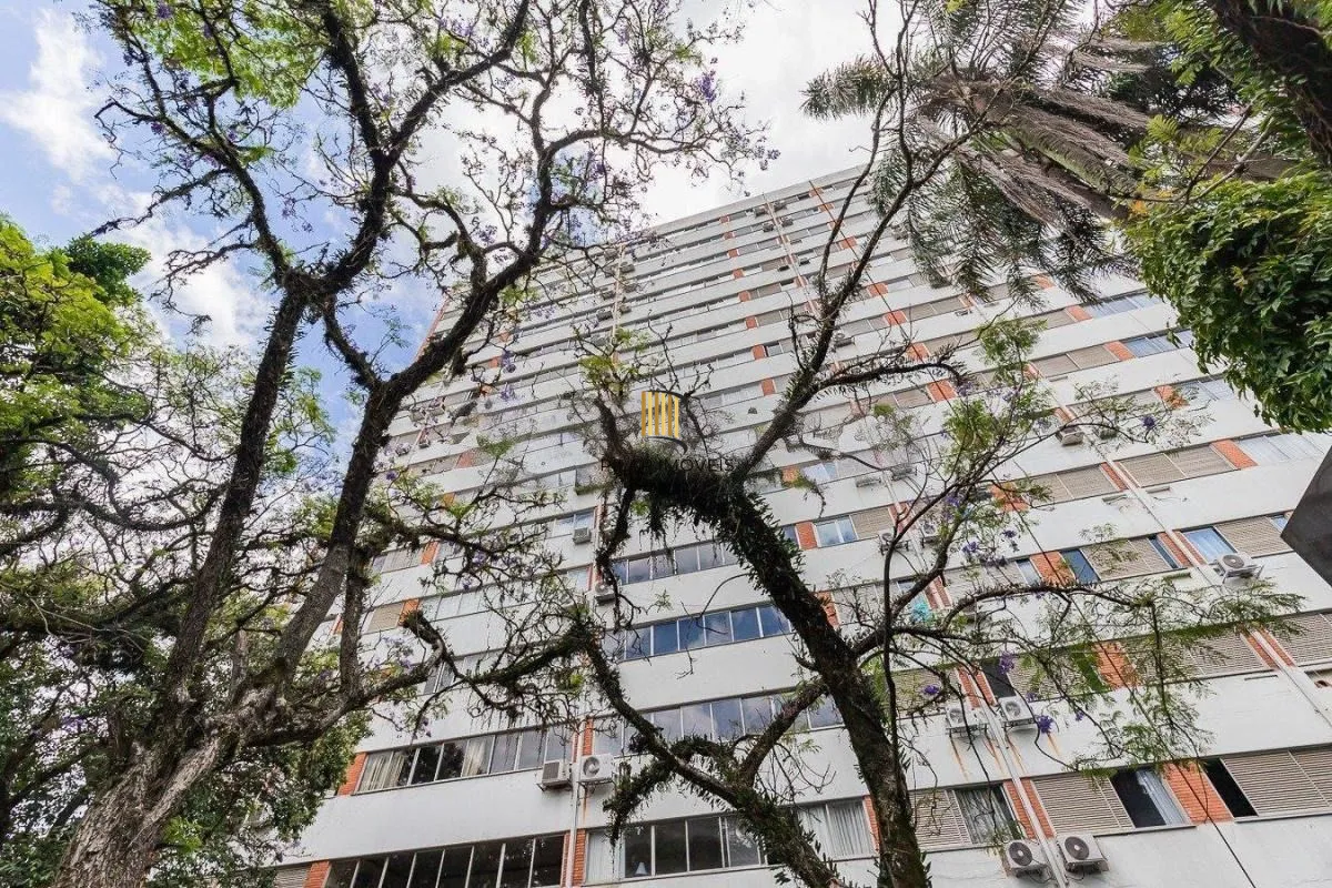 Apartamento de 3 dormitórios próximo ao Grêmio Náutico União