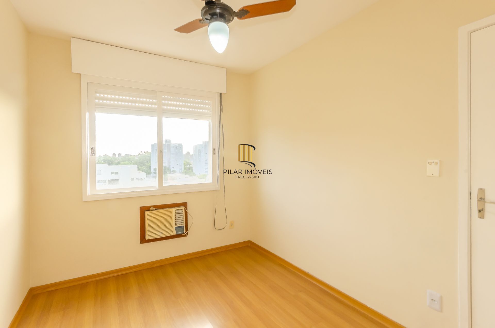 Edifício Torres do Sul - Apartamento a venda com 1 dormitório no Bairro Cavalhada