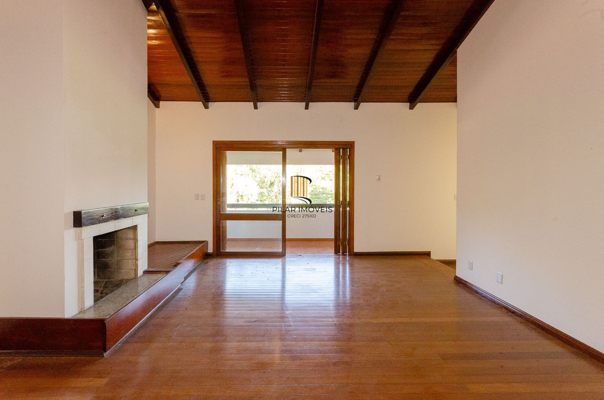 Casa Residencial de 4 Quartos à Venda em Porto Alegre, RS