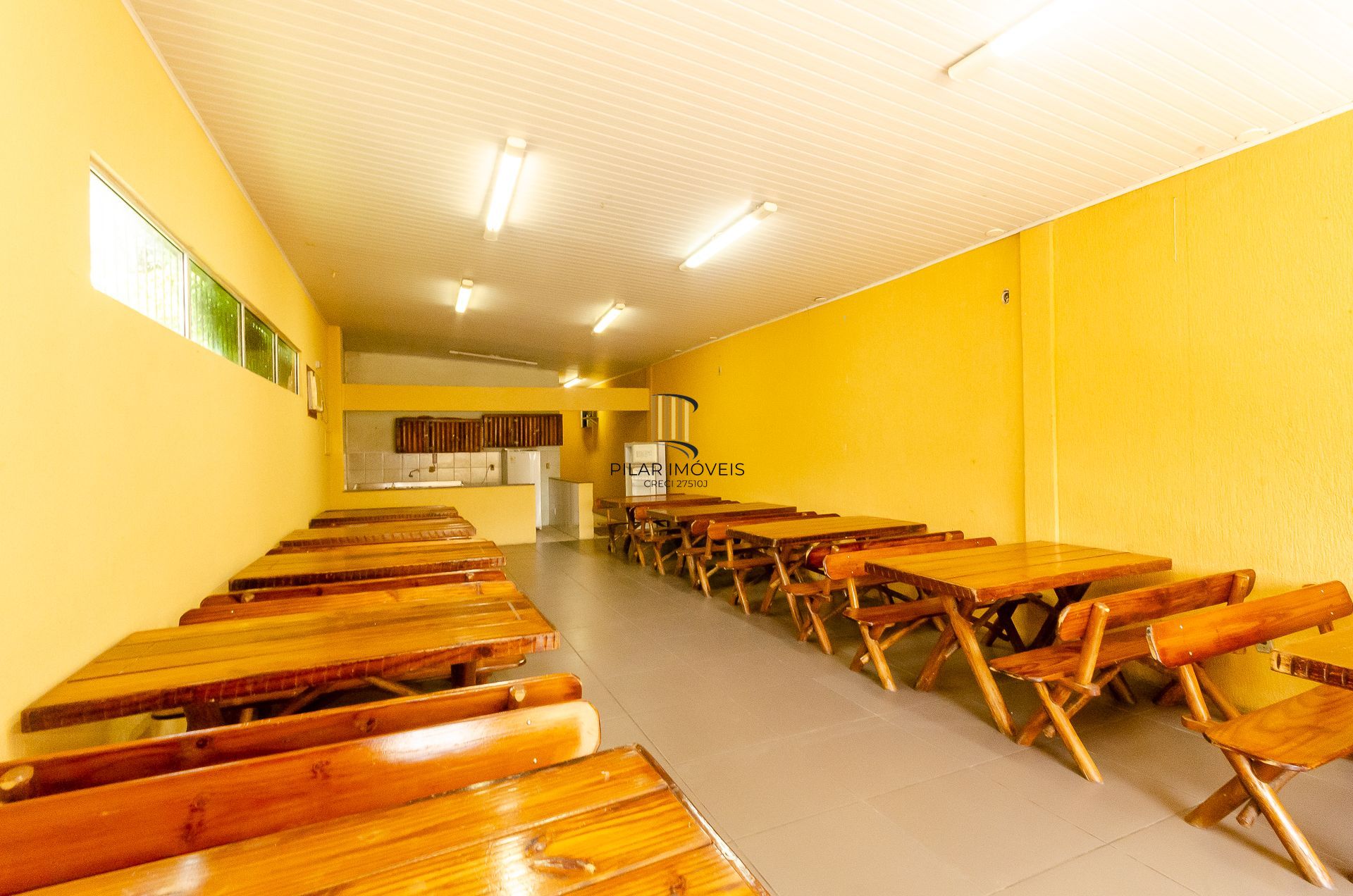 Edifício Dom Fernando Apartamento com 2 dormitórios com pátio e vaga de garagem no Partenon