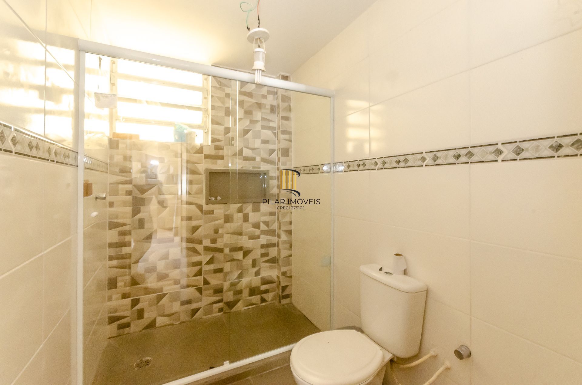 Edifício Dom Fernando Apartamento com 2 dormitórios com pátio e vaga de garagem no Partenon