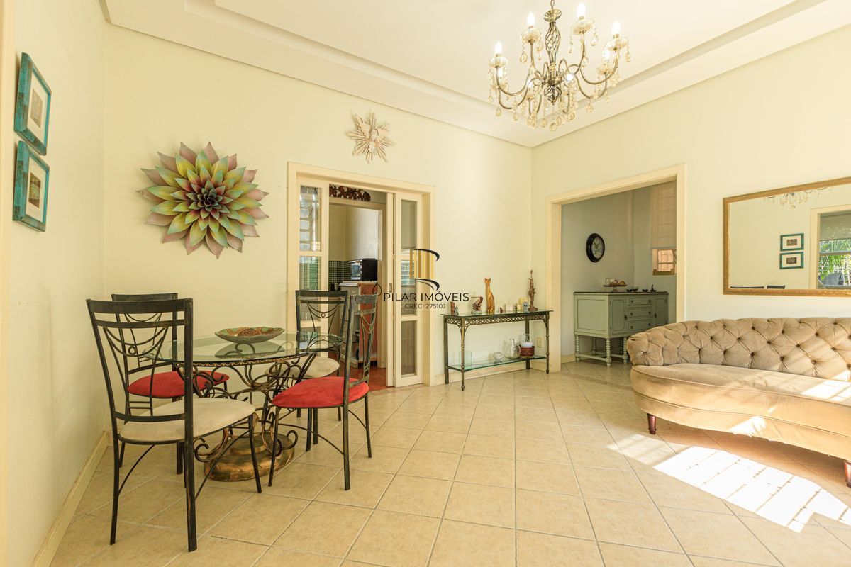 Casa 4 dormitórios Petrópolis