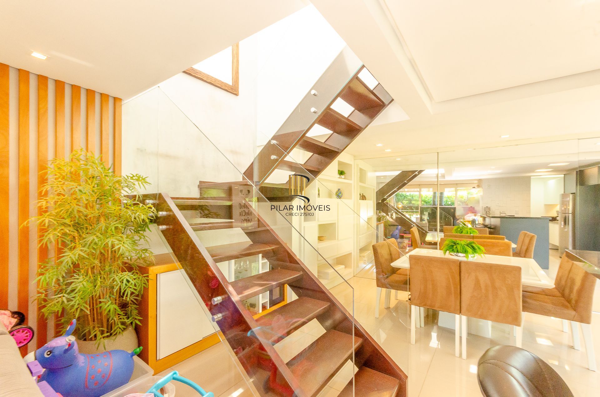 Casa de Condomínio em Porto Alegre, RS - Casa com 3 Suítes Plenas