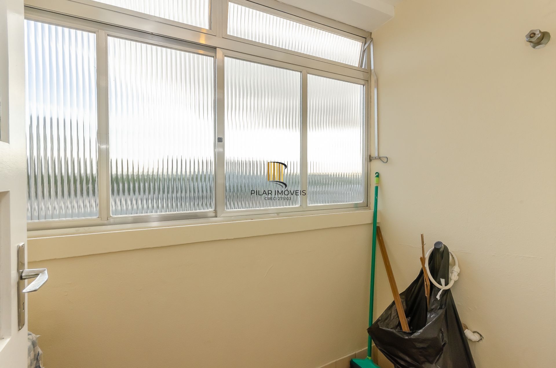 Edifício Torres do Sul - Apartamento a venda com 1 dormitório no Bairro Cavalhada
