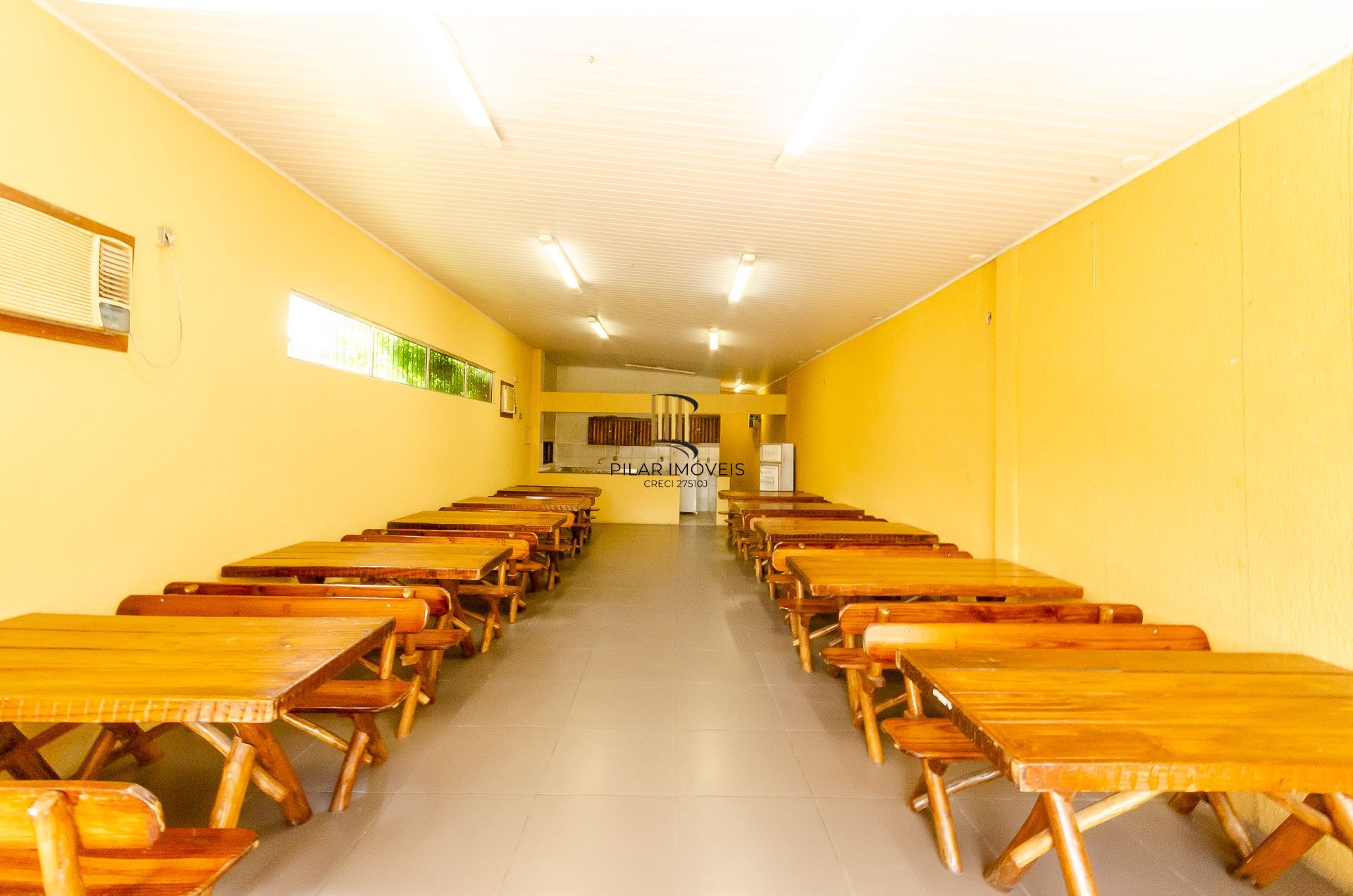 Edifício Dom Fernando Apartamento com 2 dormitórios com pátio e vaga de garagem no Partenon