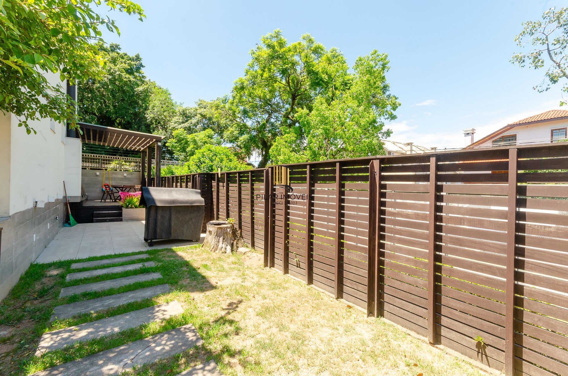 Casa de Condomínio em Porto Alegre, RS - Casa com 3 Suítes Plenas
